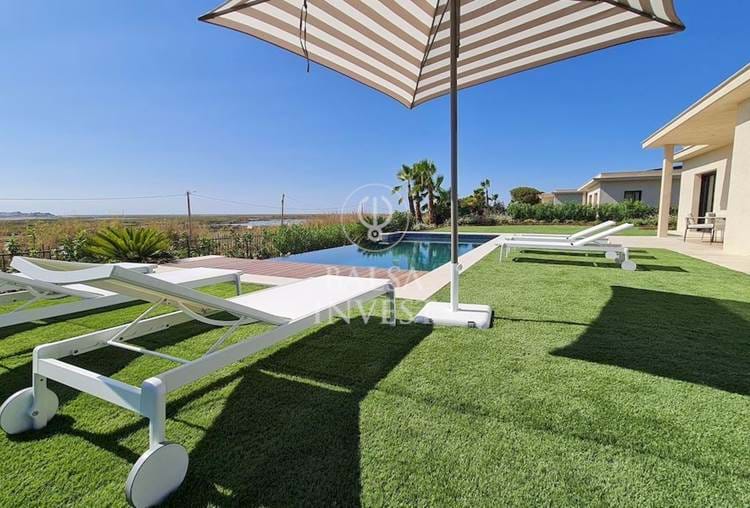 5-Bedrooms luxury Villa with private pool at a unique development in Faro overlooking Ria Formosa Natural Park. - Lt.31