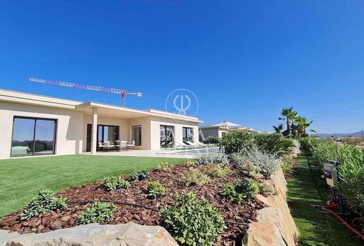 5-Bedrooms luxury Villa with private pool at a unique development in Faro overlooking Ria Formosa Natural Park. - Lt.33