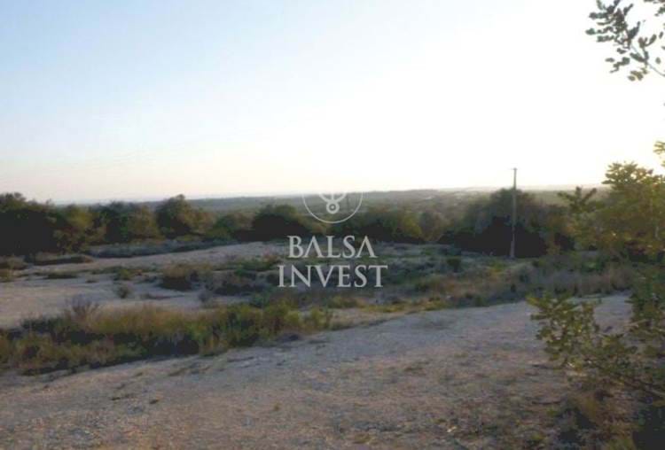Urban land with 32.966 sq.m for rental in Boliqueime, Loulé