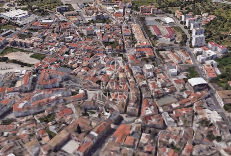 Commercial space with 143 sq.m for sale in the center of Loulé