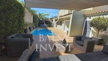 4-bedroom Villa with pool on a 449 sq.m plot in Gambelas, Faro