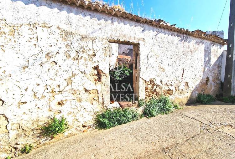 Old house in Ruin with 65sq.m for sale in Benafim, Loulé