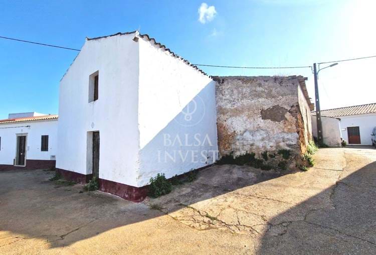 Set of 2 old houses in ruin with 155sq.m for sale in Benafim, Loulé