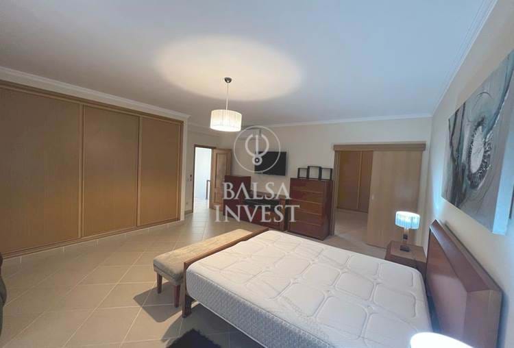Huge 4+2-bedroom Villa with 522sqm for sale in Tavira