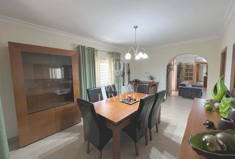 Énorme Villa de 4+2 chambres avec 522m2 pour vendre àTavira