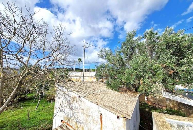 Old house in ruin with 168 sq.m on a plot of 1,070 sq.m for sale in Goldra de Cima, Loulé