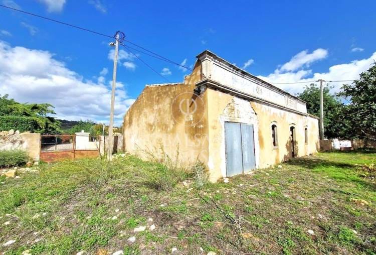 Maison ancienne en ruine de 168 m2 sur un terrain de 1 070 m2 à vendre à Goldra de Cima, Loulé