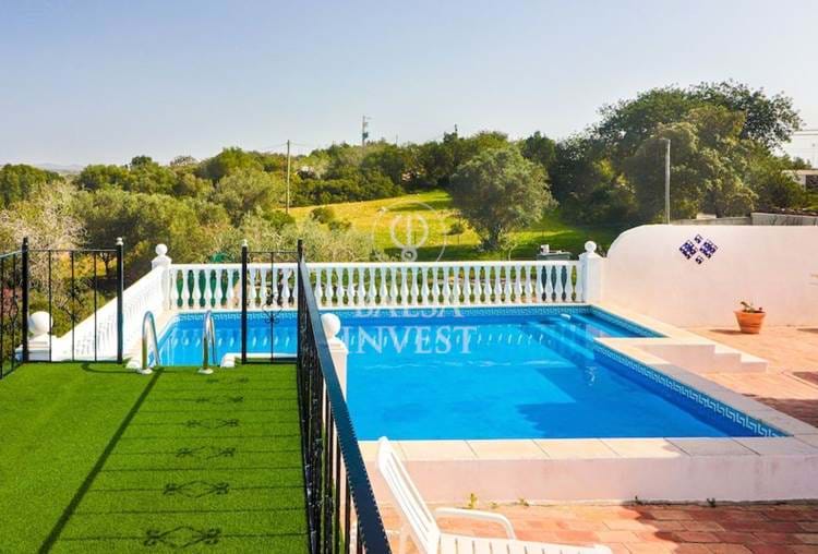 3-bedroom single storey house with swimming pool on a 680m2 plot near Loulé
