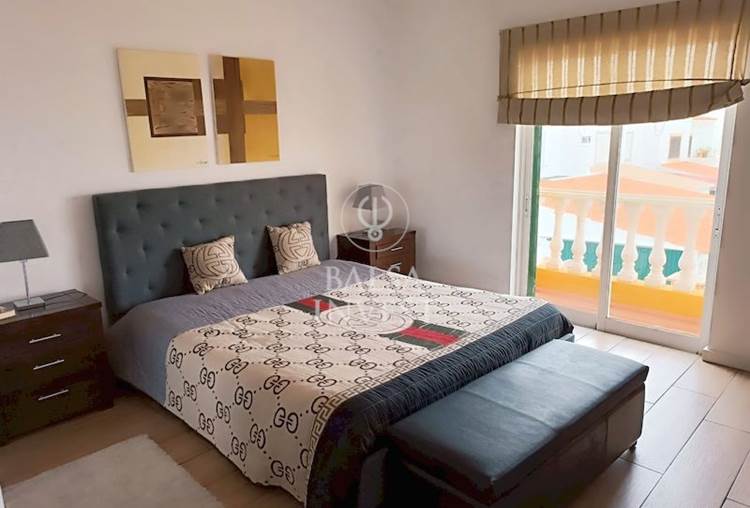 Charming 4-bedrooms Villa (4+1 bedrooms) very spacious and ideal for families for sale in Fuseta, Olhão