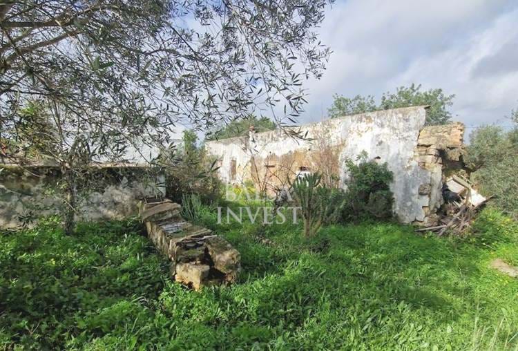 Property with 20,600sq.m consisting of plots of Land and Housing for sale in Goldra.