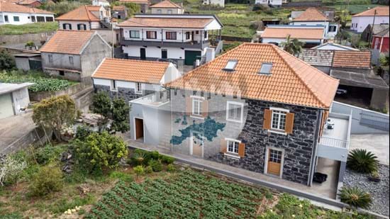House 3 Bedrooms + T0 Porto Moniz