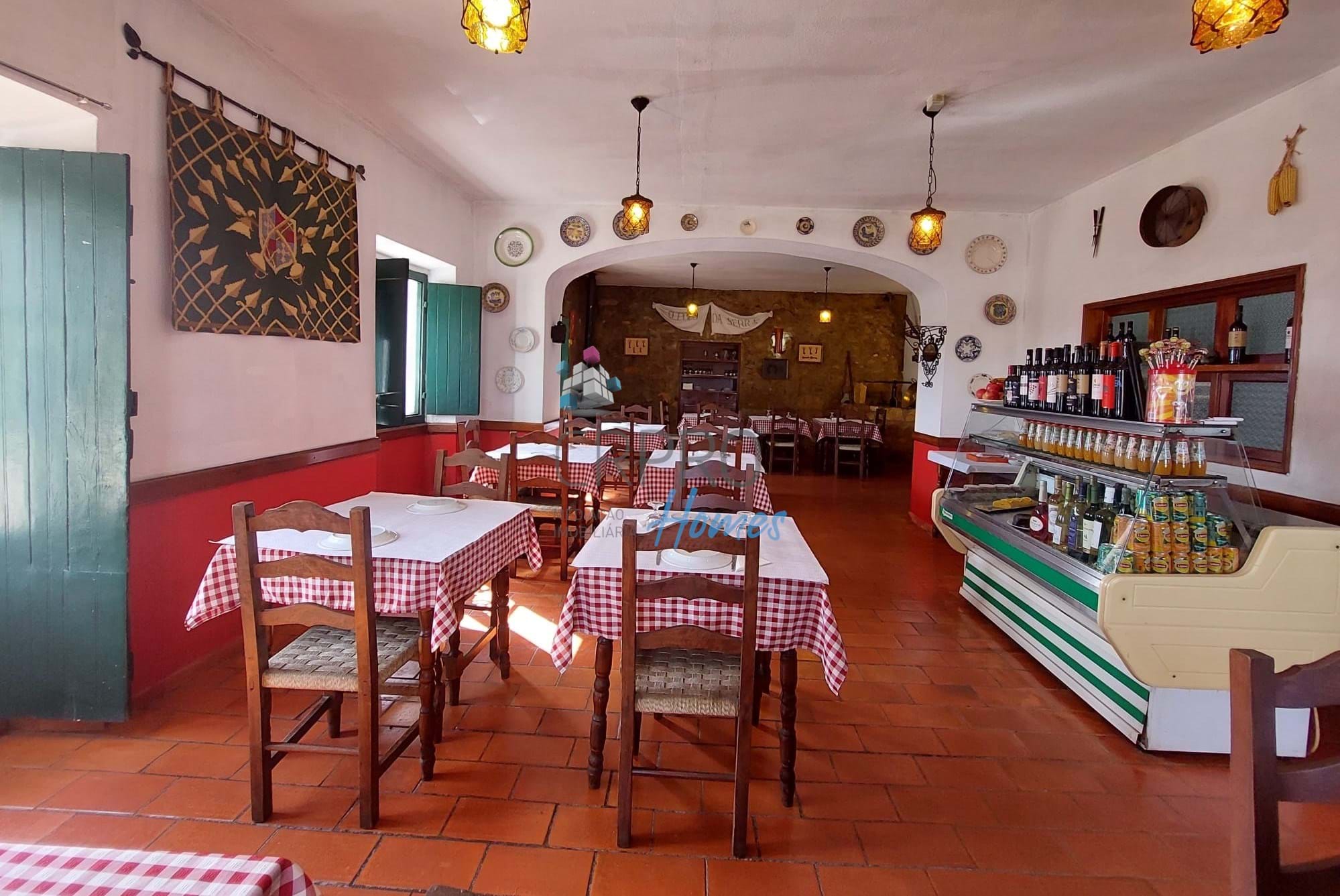 Restaurante e Casa de Campo inseridos num Terreno perto de Monchique, Algarve