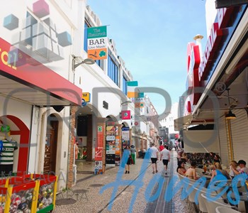 For  sale, store in historical downtown Albufeira 