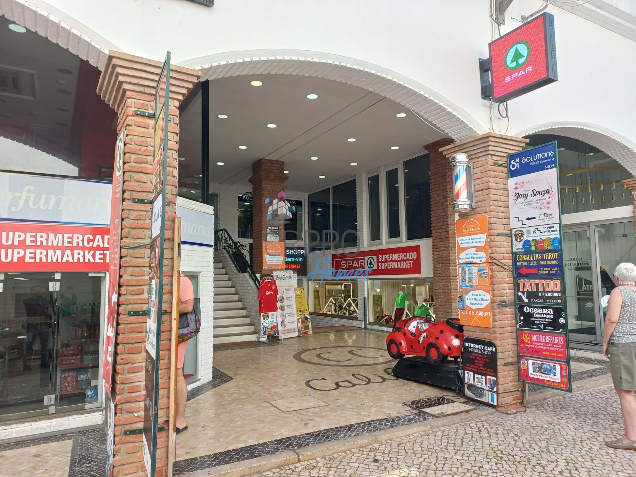  Loja para venda em zona histórica de Albufeira 