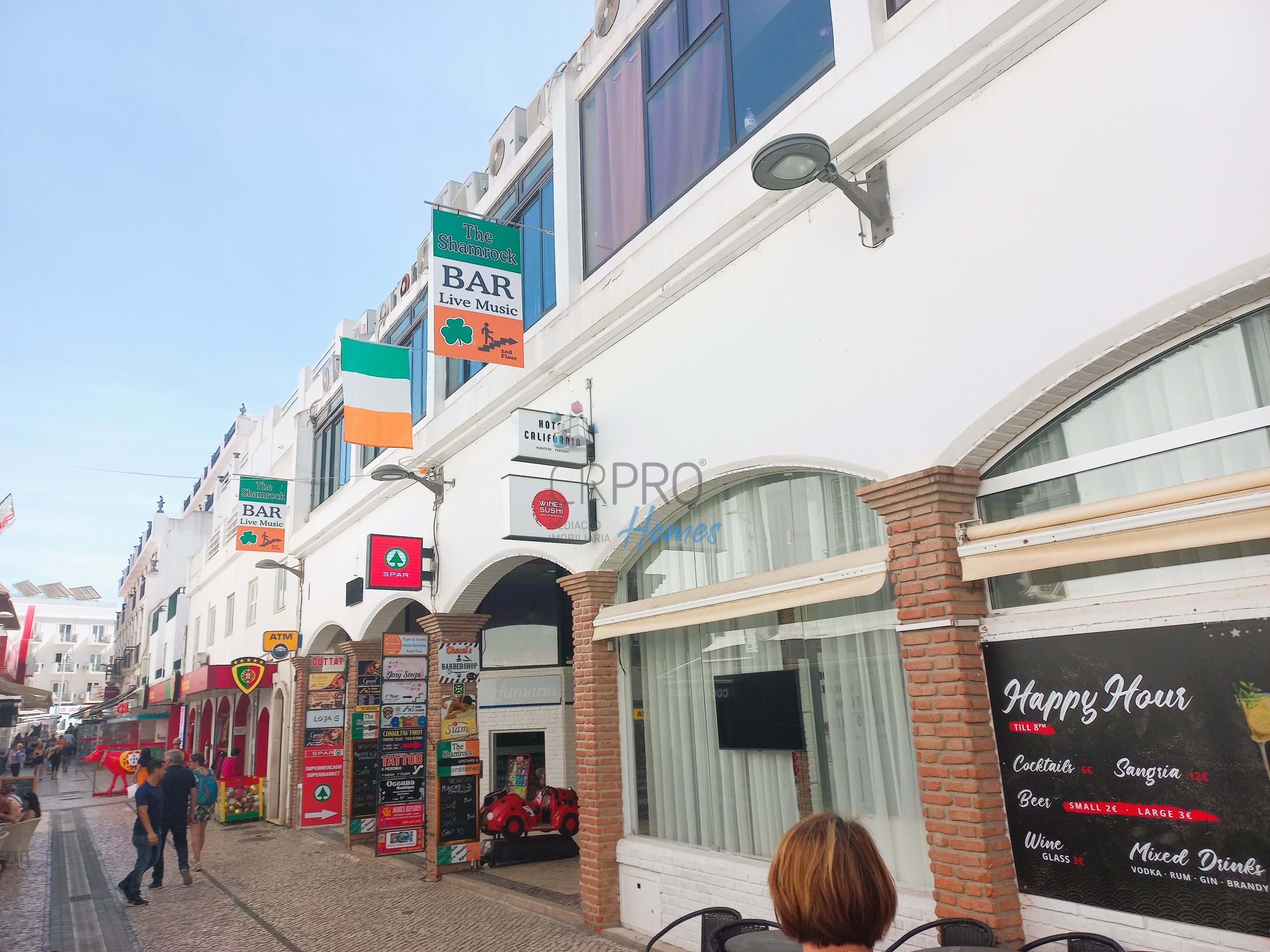 For sale, store in historical downtown Albufeira 