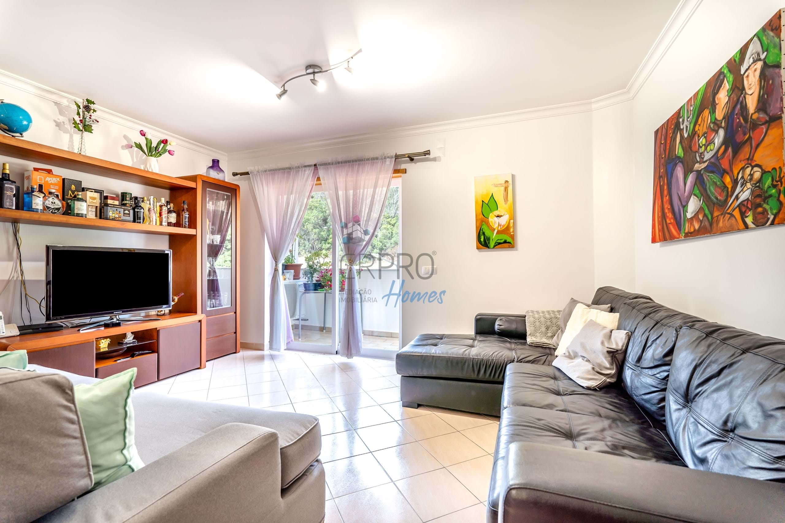 A vendre - appartement de 3 chambres, avec garage, Rua 5 de Outubro à Albufeira. 
