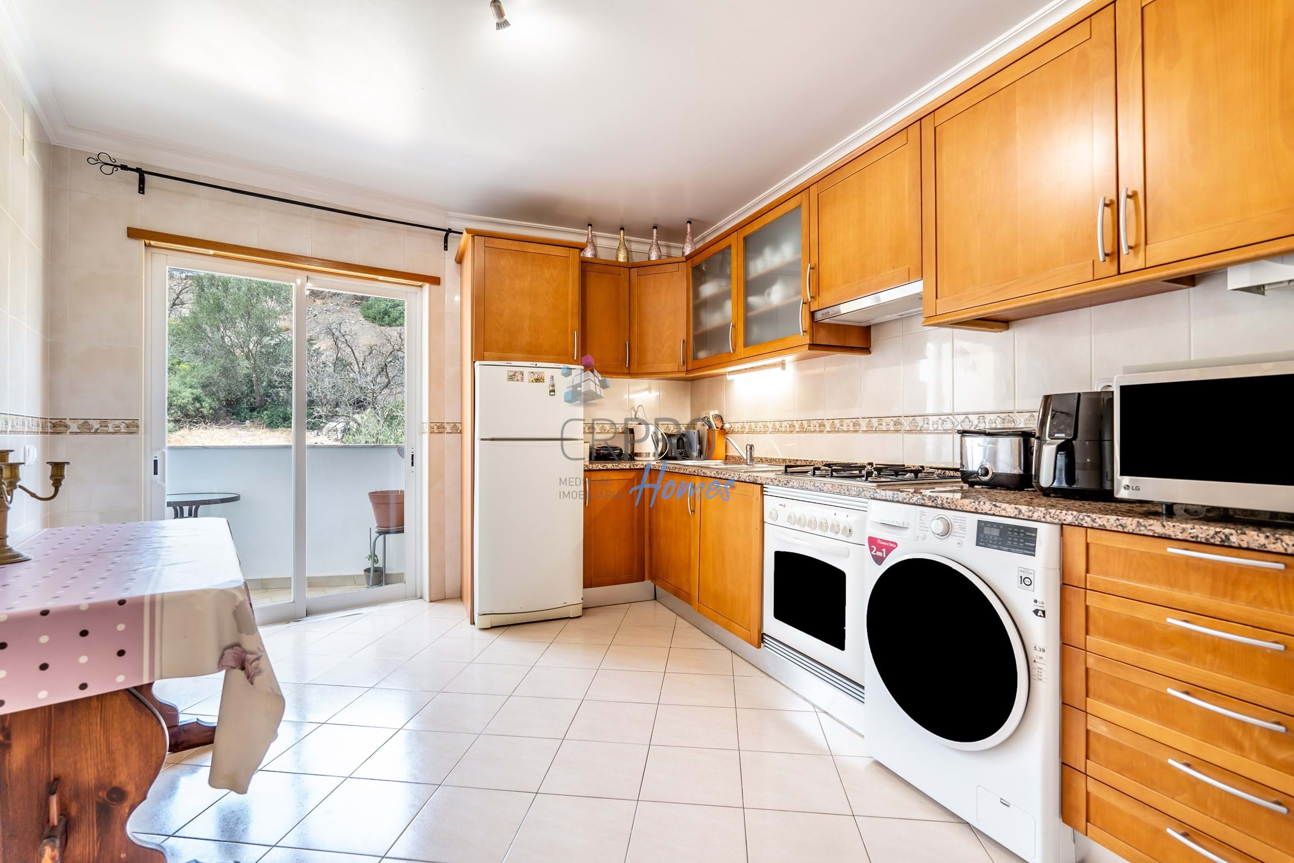 For sale- Three bedroom apartament, with garage, Rua 5 de Outubro in Albufeira. 