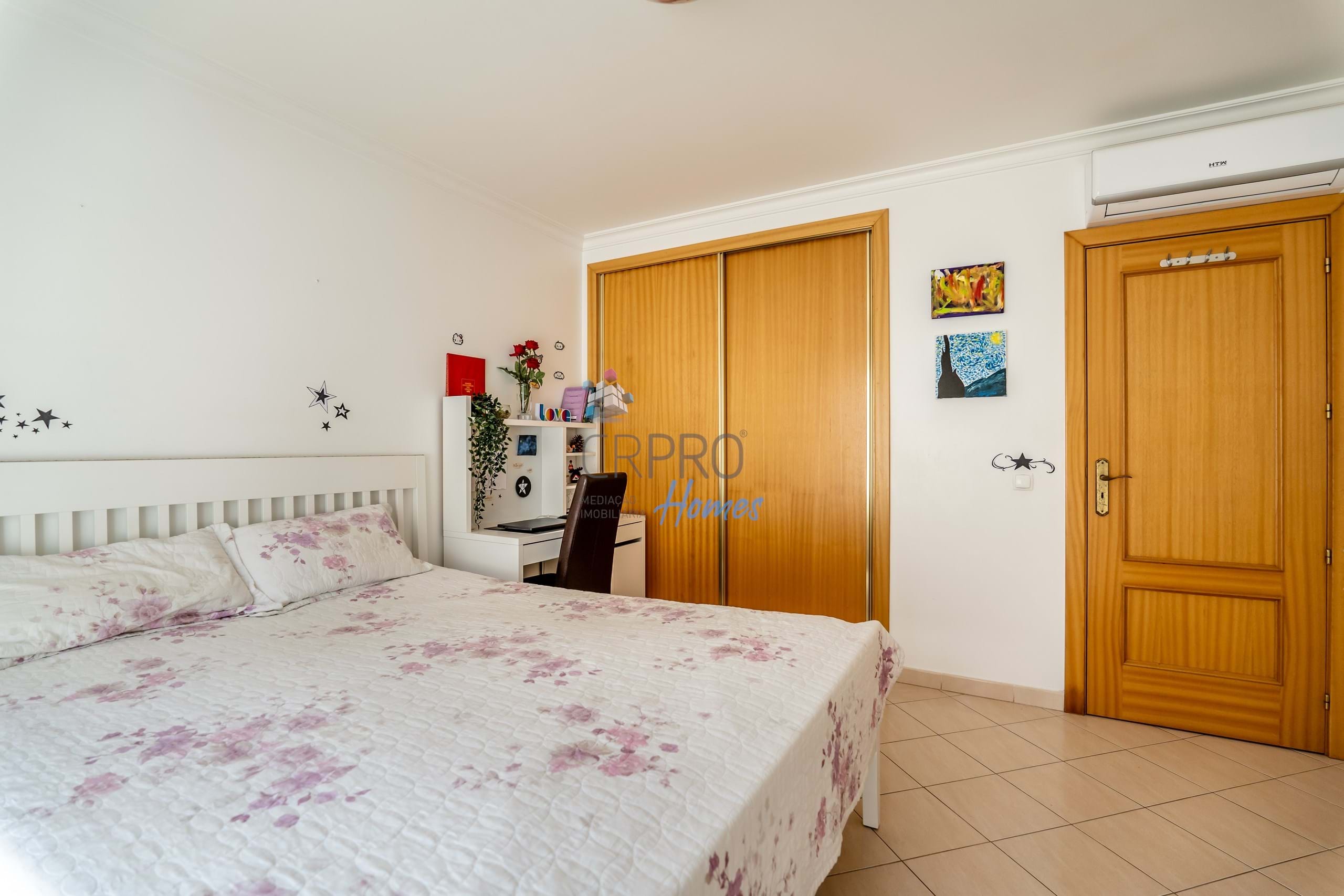 For sale- Three bedroom apartament, with garage, Rua 5 de Outubro in Albufeira. 