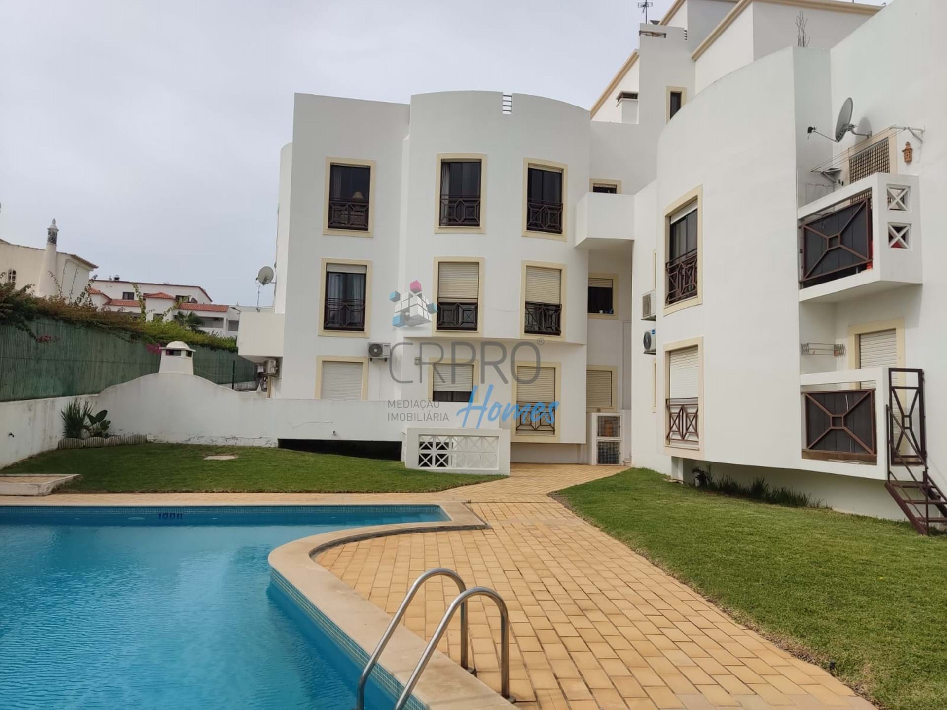 2 Bedroom apartament, with pool, for sale in Estrada de santa Eulália.