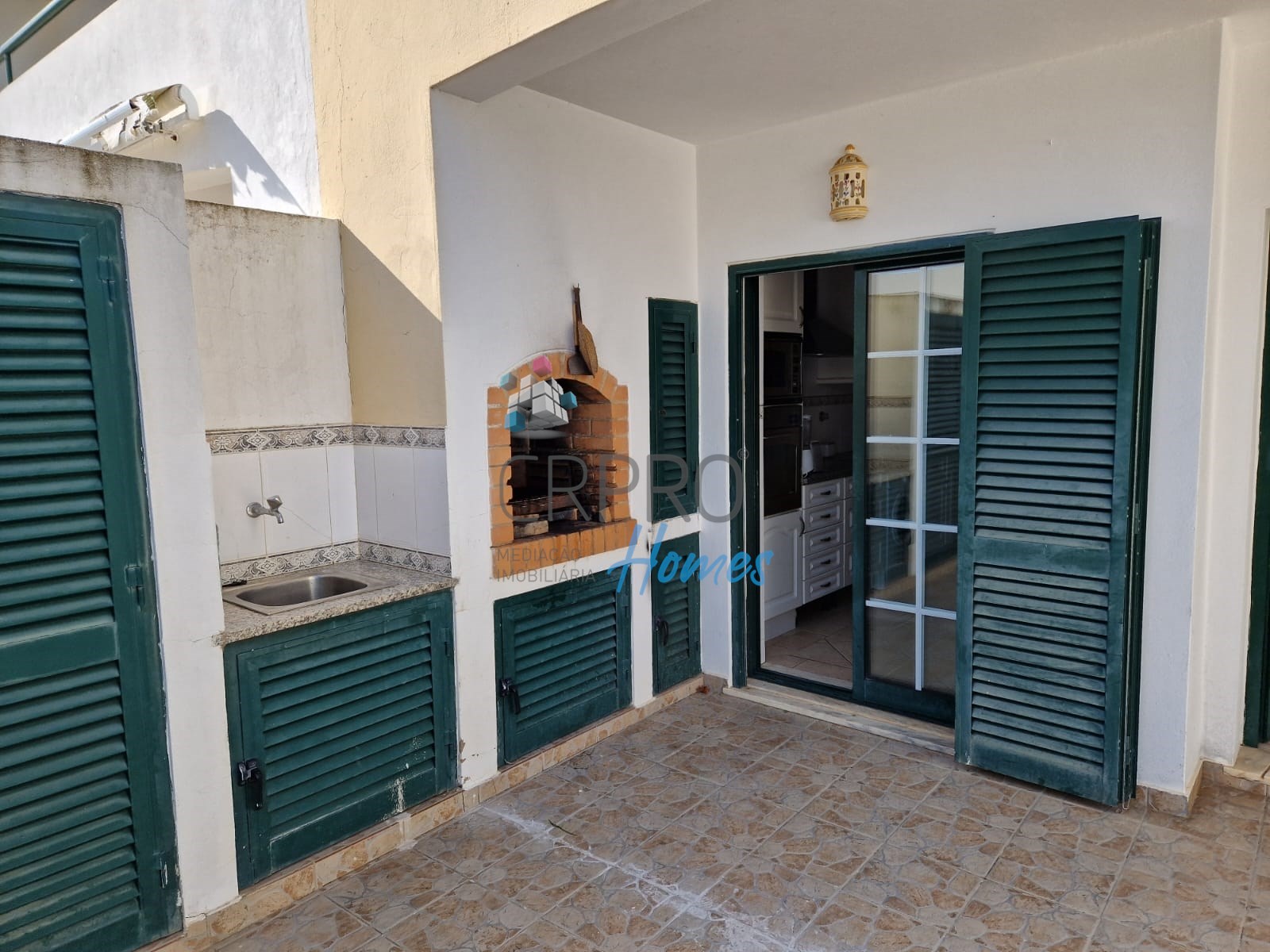 3 bedroom townhouse with private parking in Albufeira