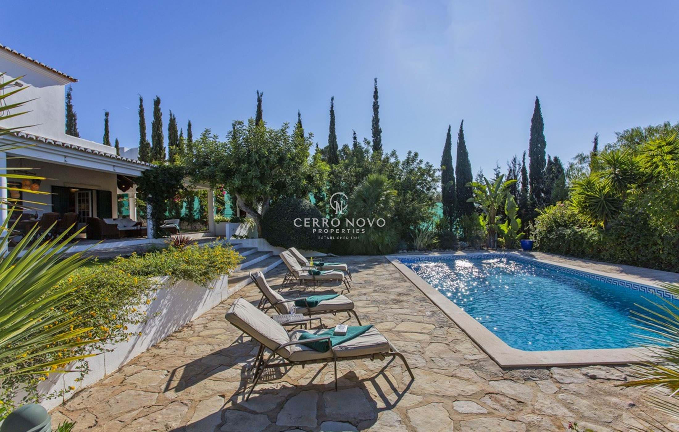 Character Six (5+1) bedroom Manor House style villa with landscaped gardens & pool