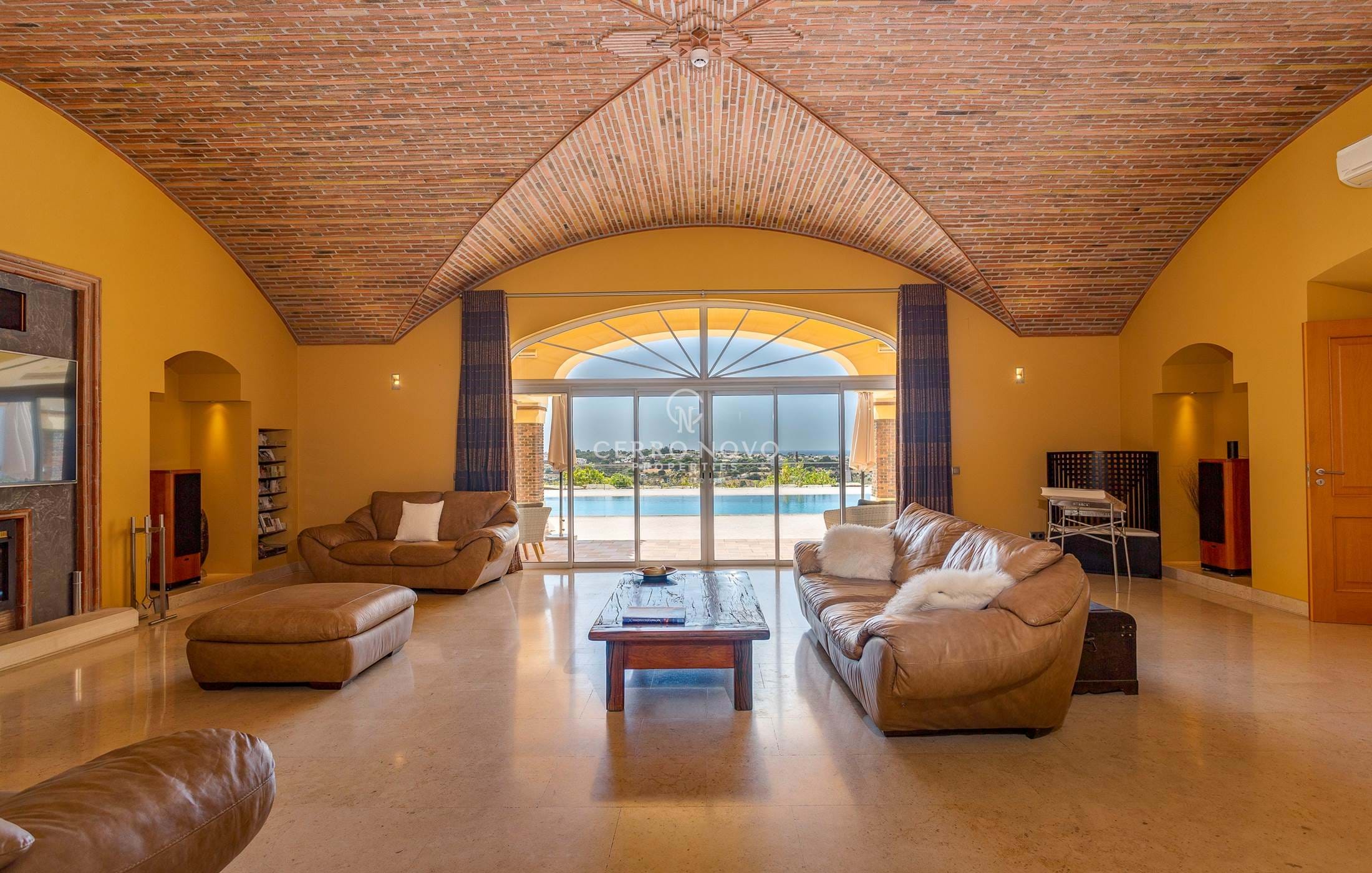 Stunning, luxury, five bedroom villa with breathtaking ocean views