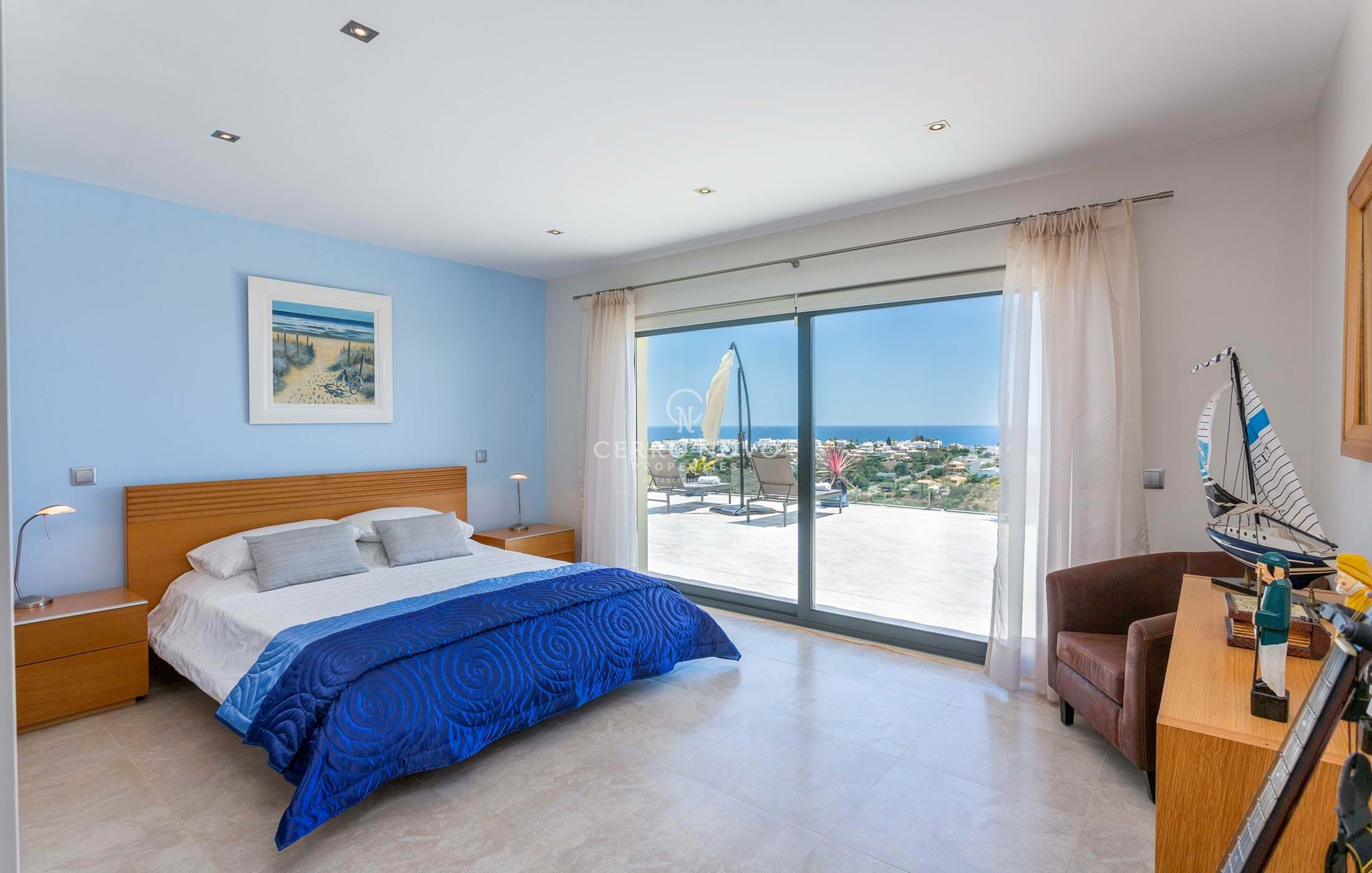 Moradia moderna de 4 quartos com vistas espectaculares de mar