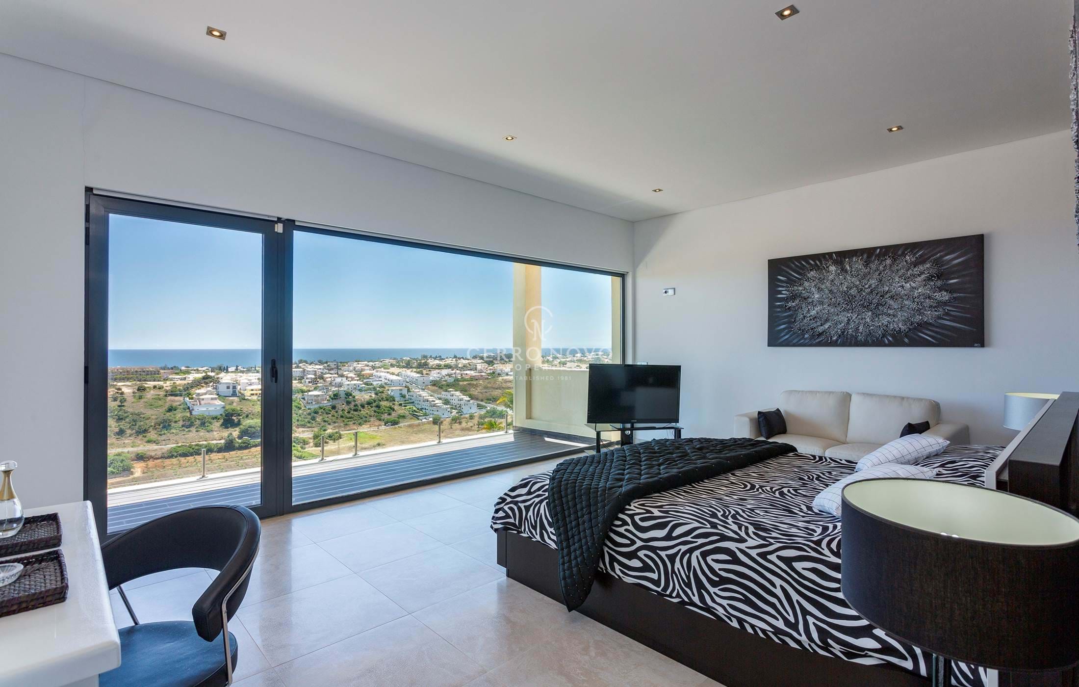 Moradia moderna de 4 quartos com vistas espectaculares de mar