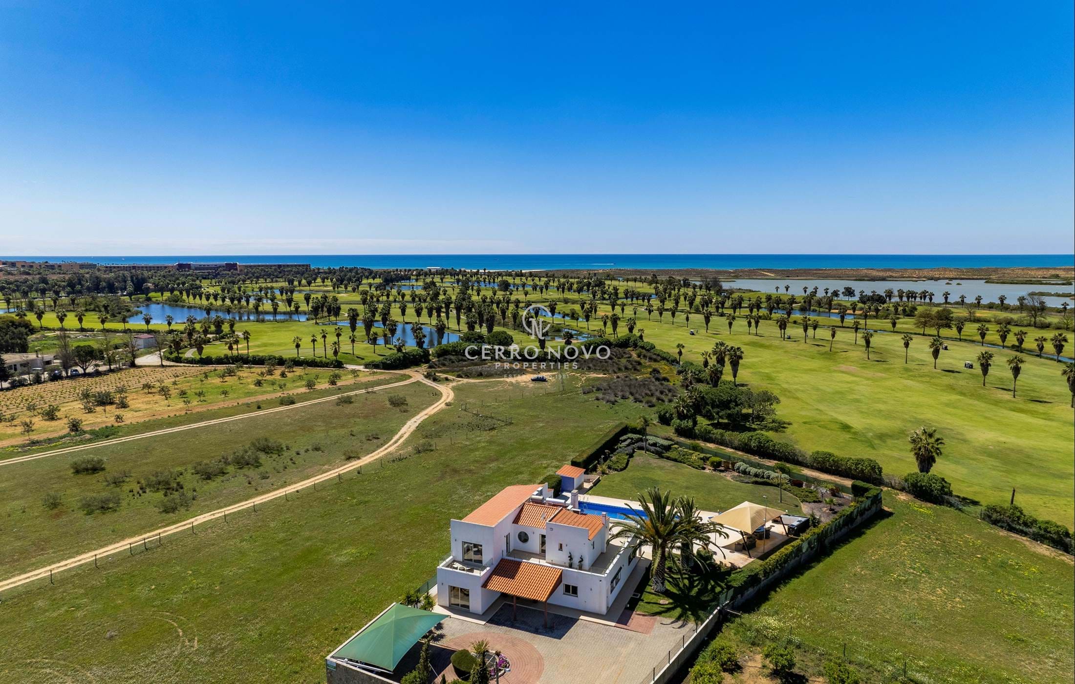Secluded five bedroom villa in privileged position directly overlooking golf course