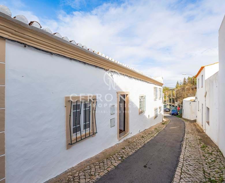 Traditional rural cottage close to all local amenities