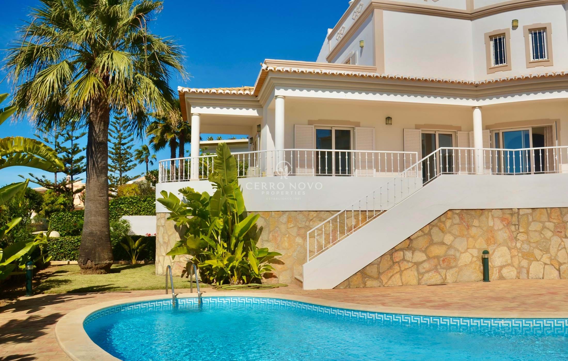 Large, four bedroom villa with pool & ocean views