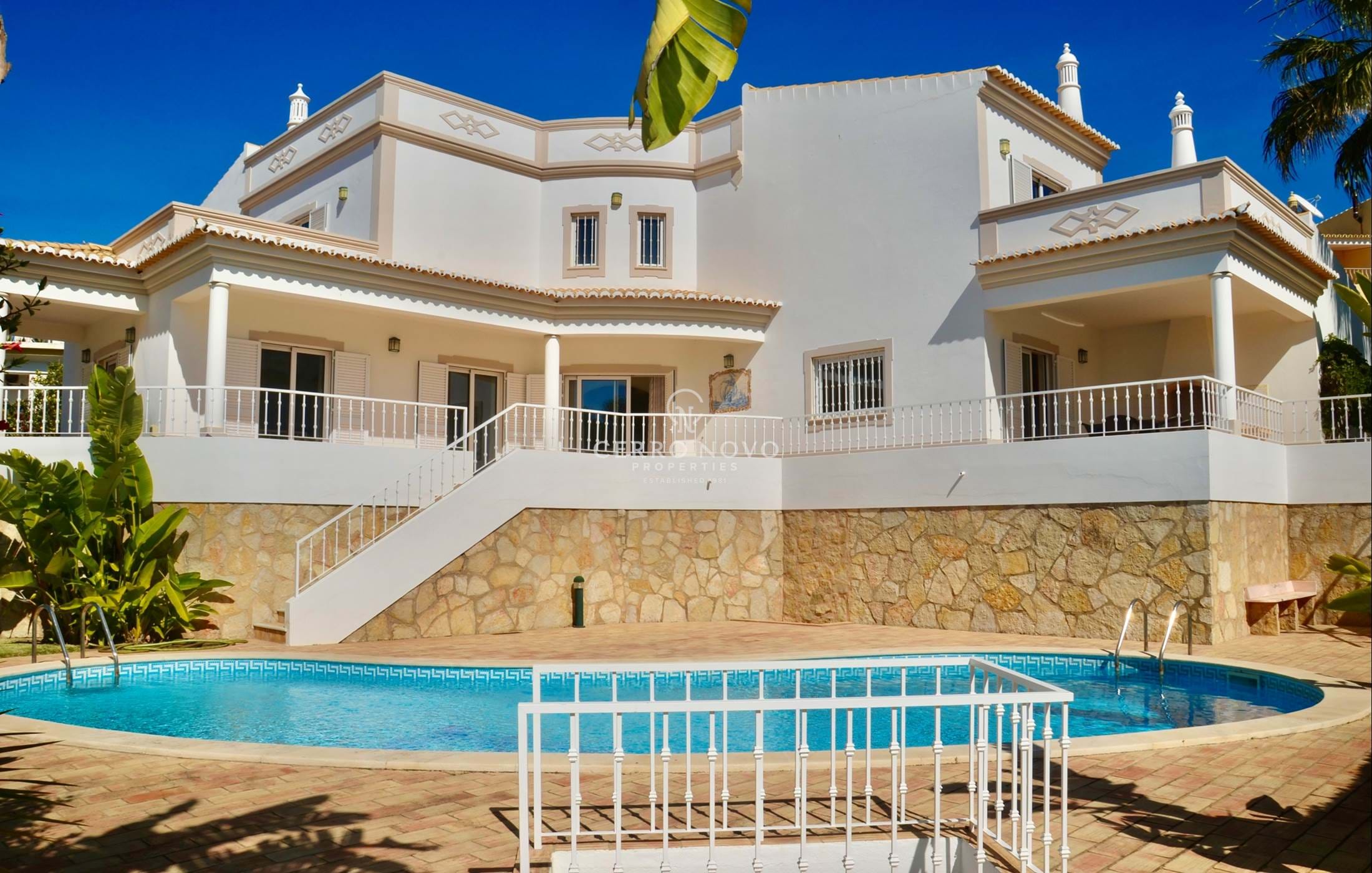 Large, four bedroom villa with pool & ocean views