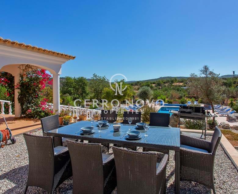 Unique estate with a lovely villa and three holiday lodges in Paderne