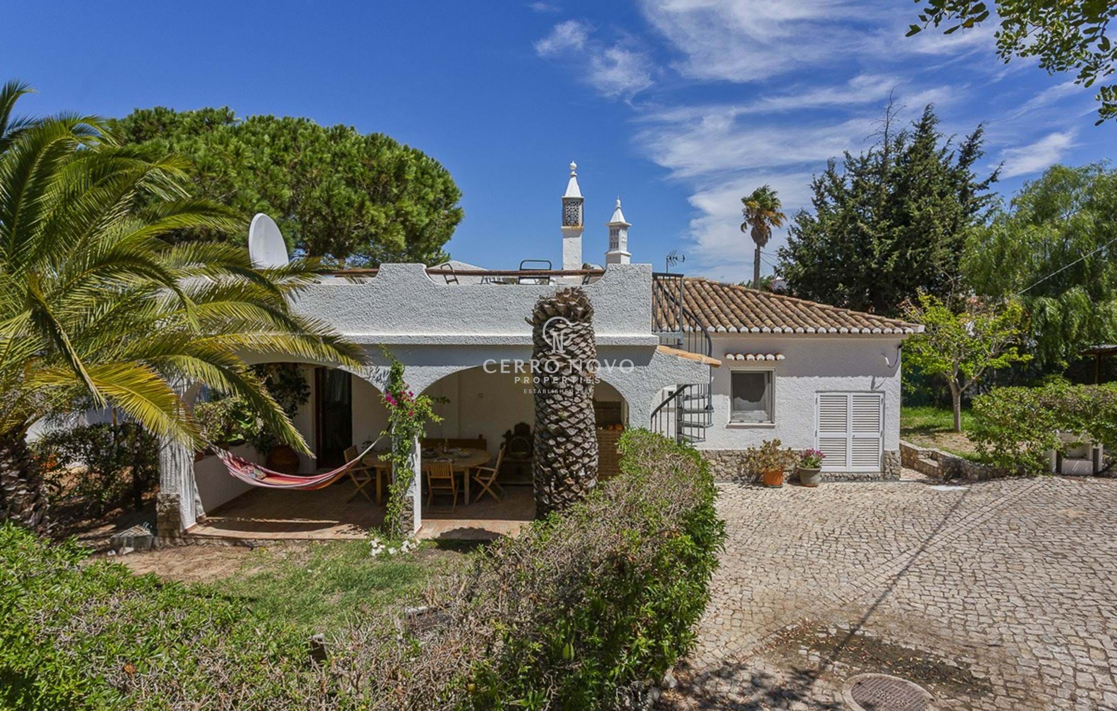 Character two bedroom villa close to beaches and bird reserve