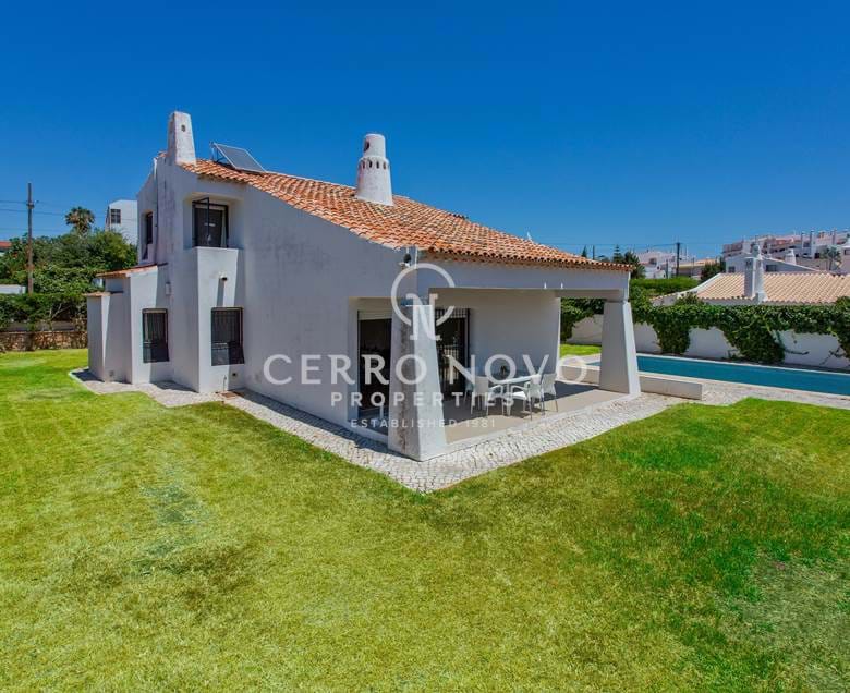SOLD- Detached Villa with Four Bedrooms in New Town, Albufeira