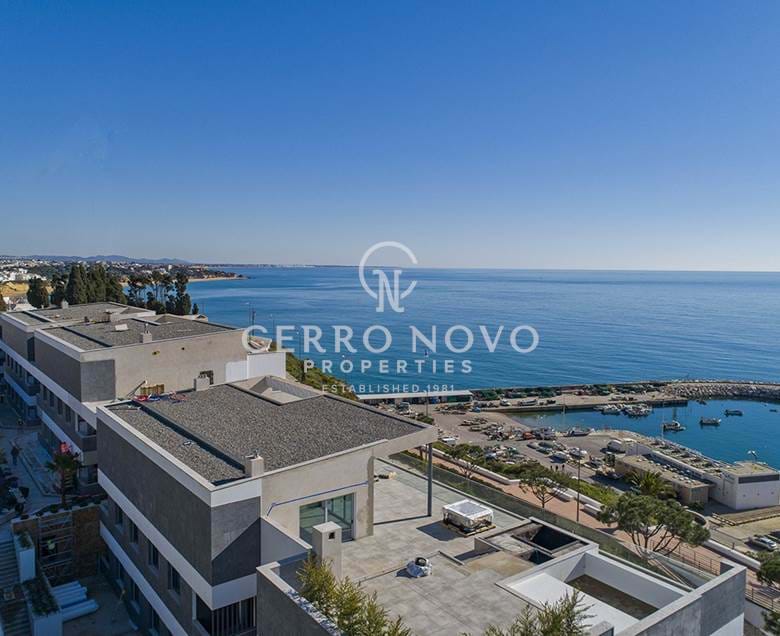 Penthouse de primeira linha com vista mar e piscina privada
