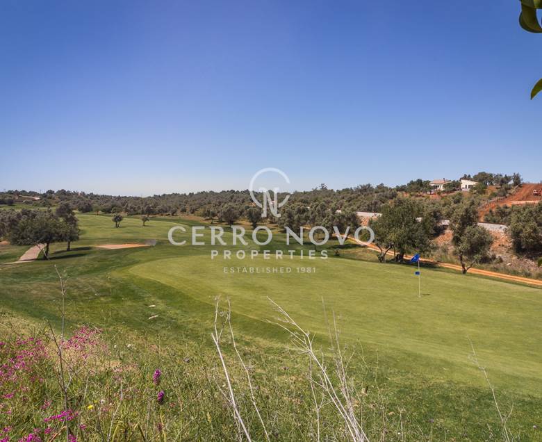 Luxury townhouses with private pool on renowned golf course