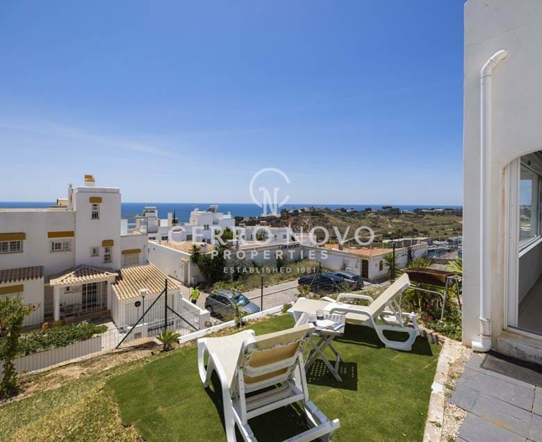 A luxuriously appointed sea view apartment in a privileged location