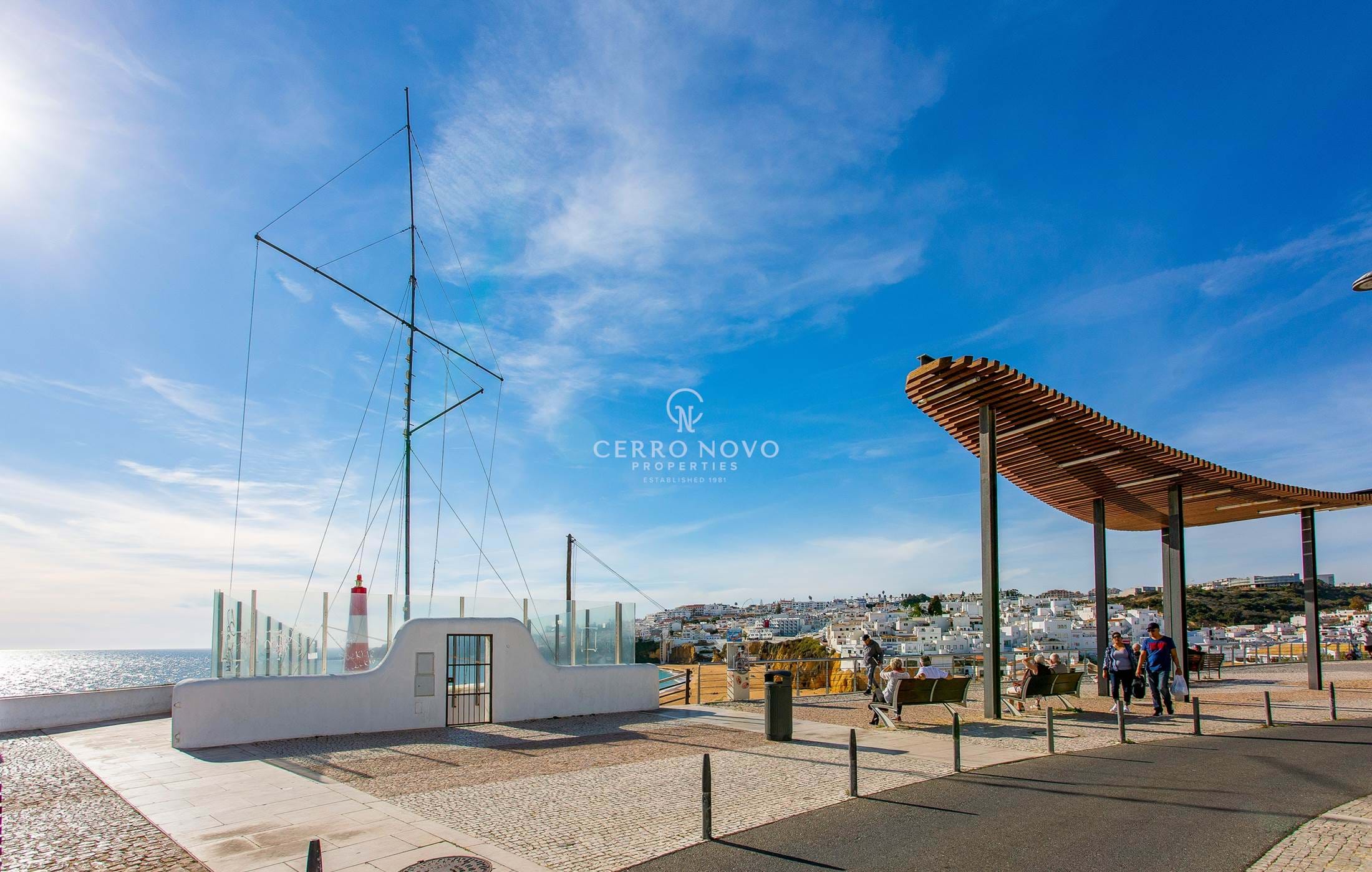 Large, completely renovated T3 central Albufeira apartment with sea views 