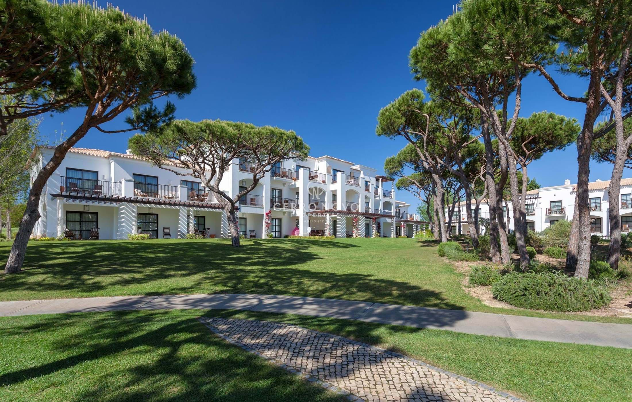 Superb luxury apartments overlooking Pine Cliffs Golf