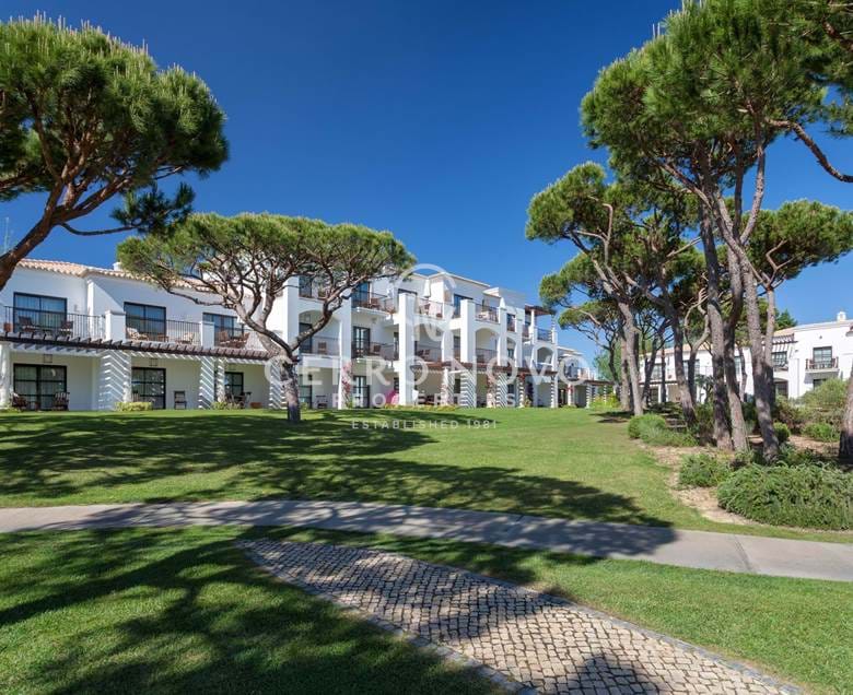 Superb luxury apartments overlooking Pine Cliffs Golf