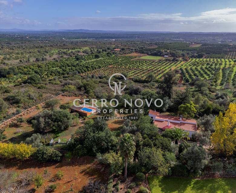  A charming rural Algarve bungalow on a large plot with pool