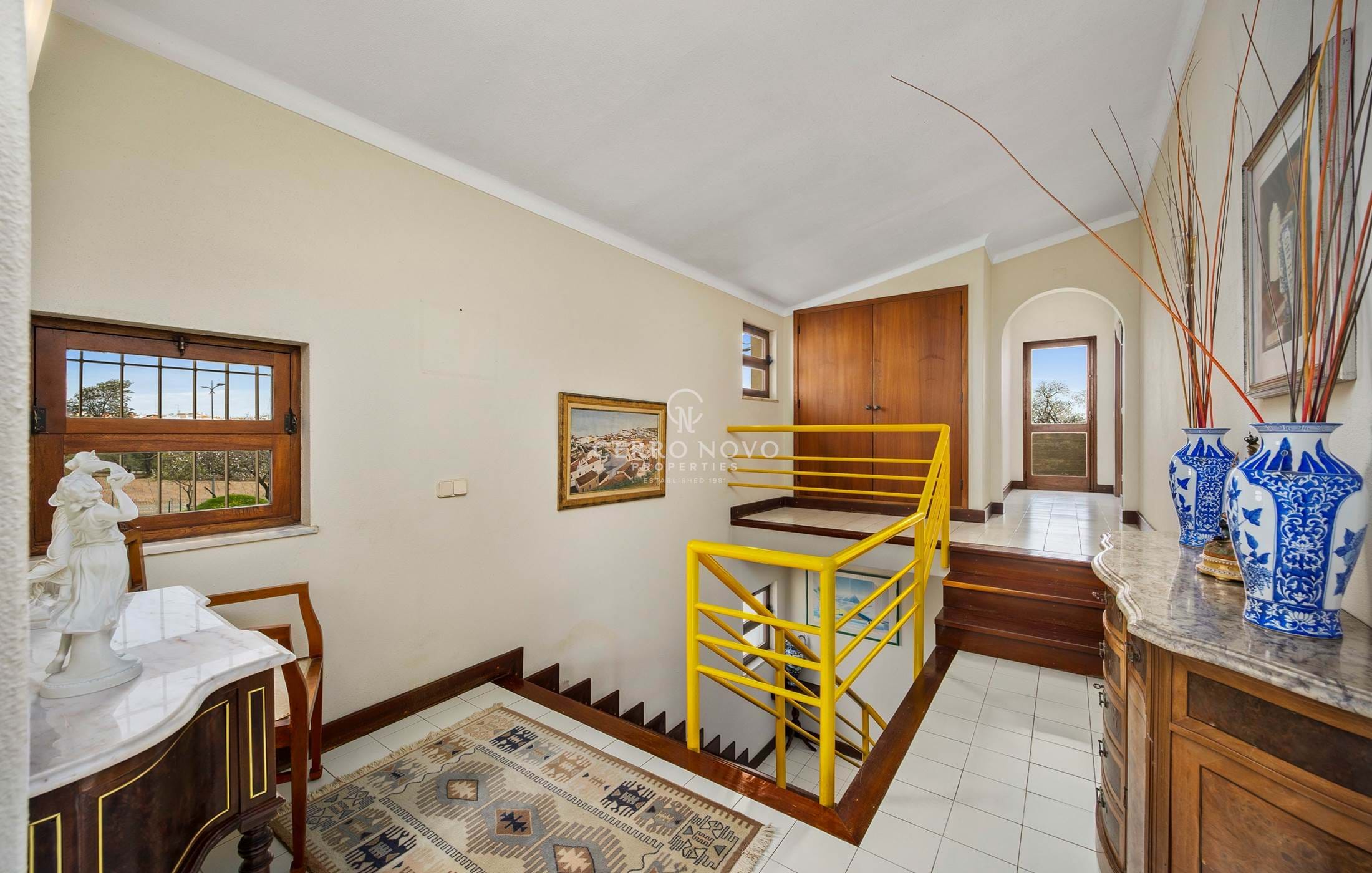 Two plots with 3 + 1 bedroom villa, garage and annex in the heart of the city