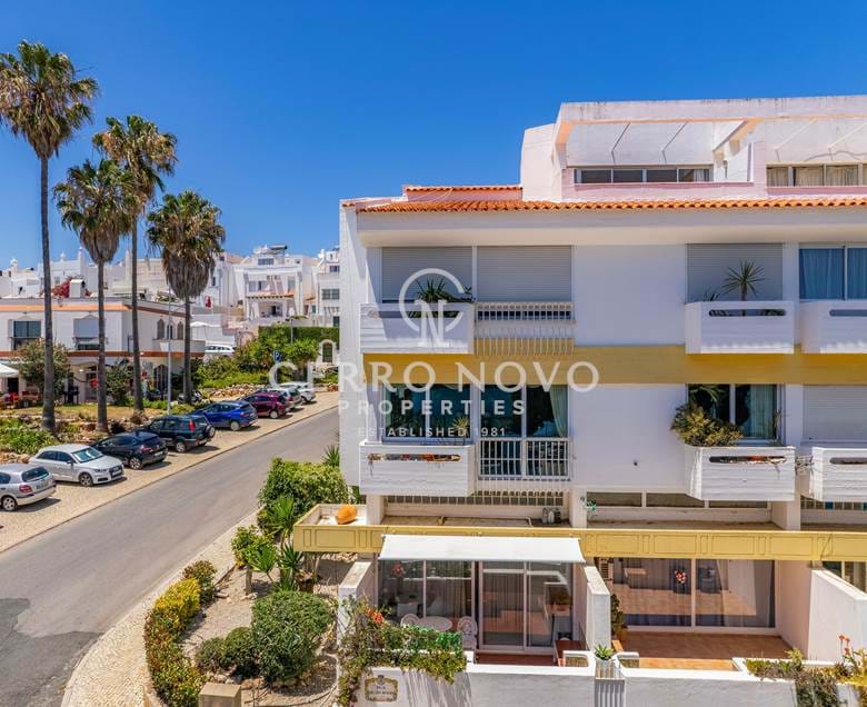 Spacious two-bedroom apartment with lovely sea views
