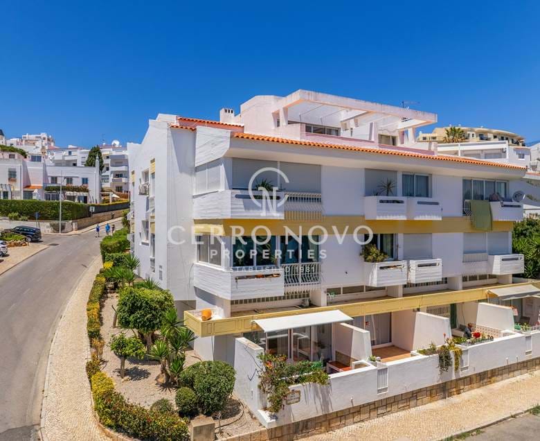 Large, two-bedroom dual aspect apartment with stunning sea views