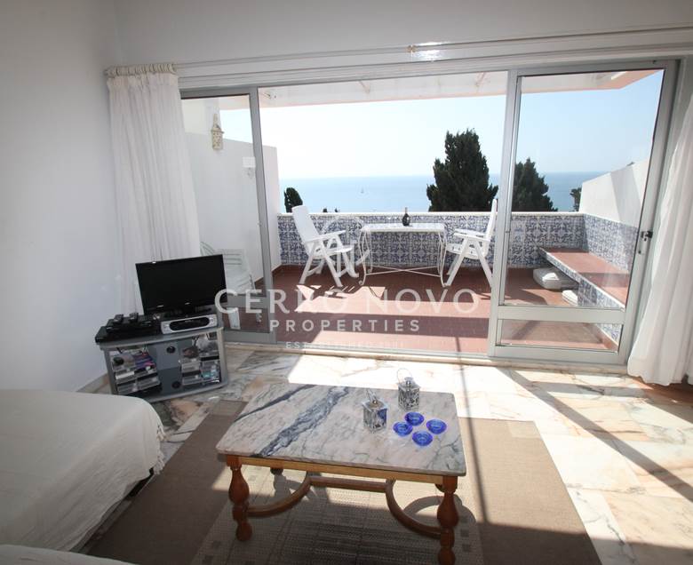 1 bedroom penthouse apartment with stunning sea/coastal views and Free Air Con