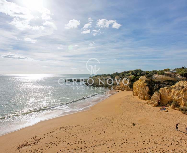 Plot of land for construction with fantastic sea views