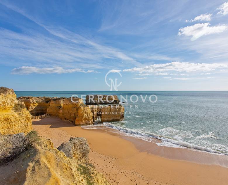 Plot of land for construction with fantastic sea views