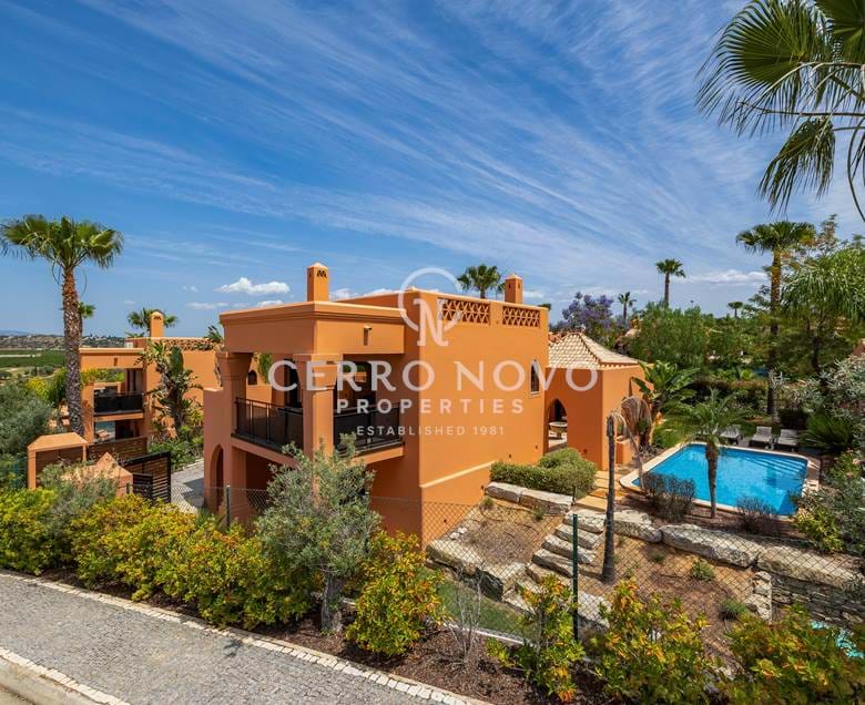 Luxury detached villa within the Amendoeira Golf Resort