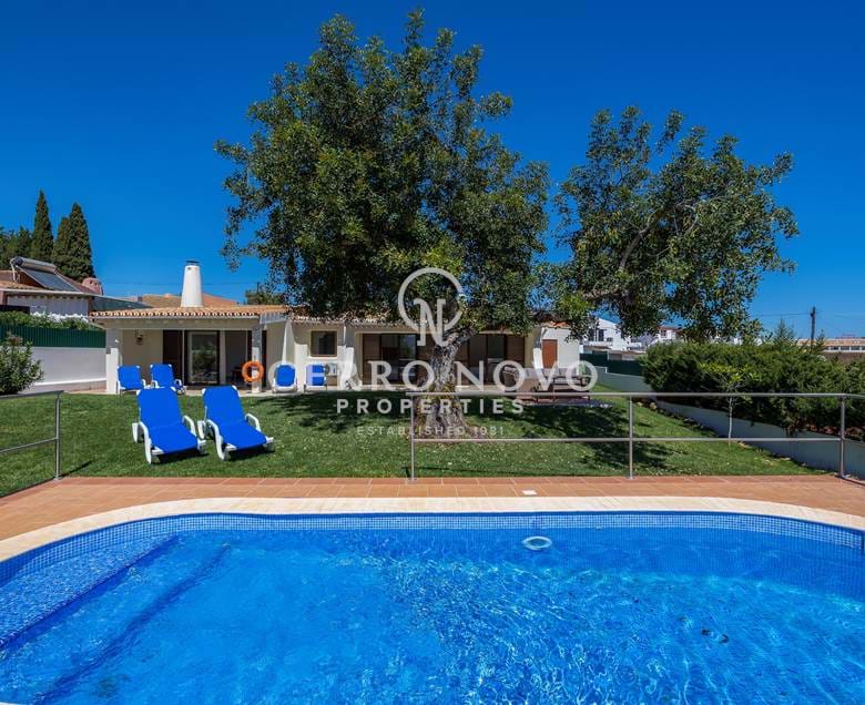Villa entièrement rénovée avec piscine privée dans le centre d'Albufeira